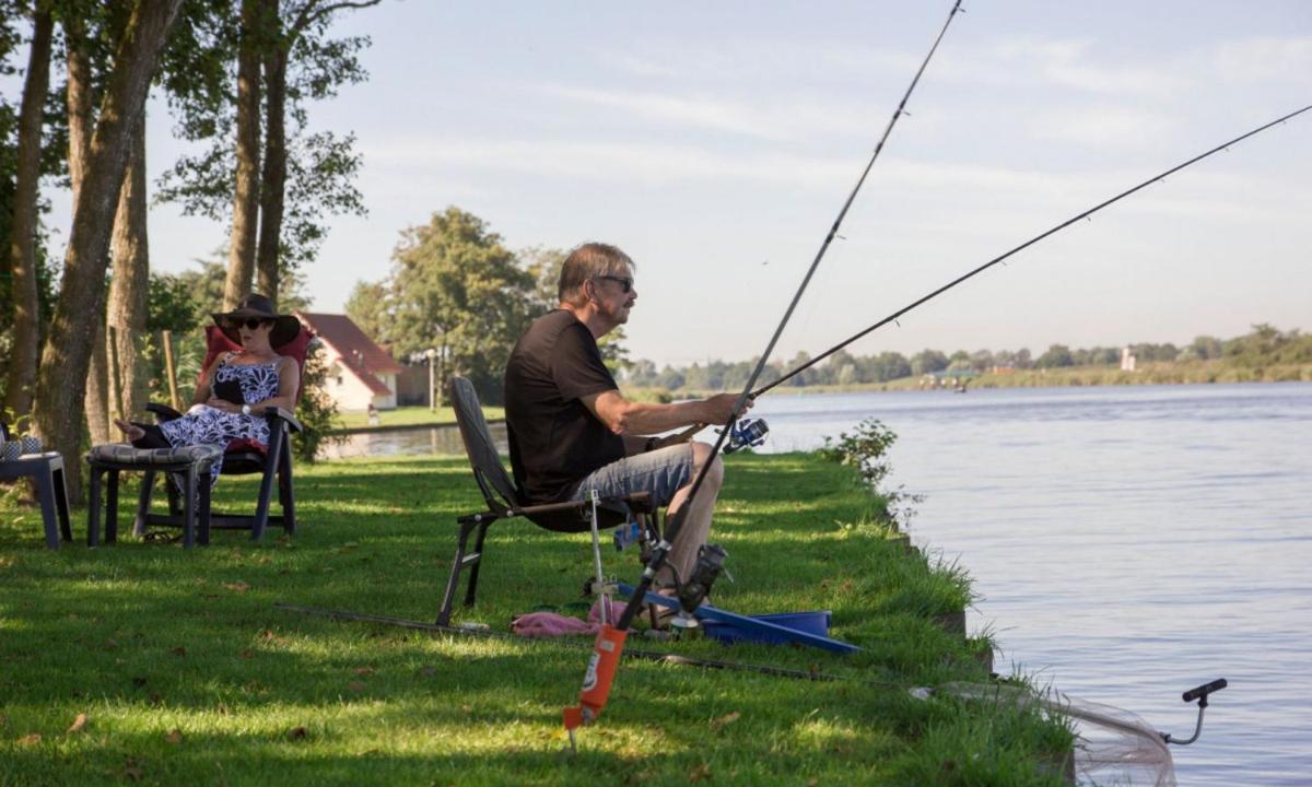 chalet kajuit 418 op 5 sterren camping bergumermeer Hotel Suameer Buitenkant foto