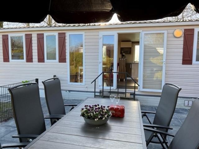 chalet kajuit 418 op 5 sterren camping bergumermeer Hotel Suameer Buitenkant foto