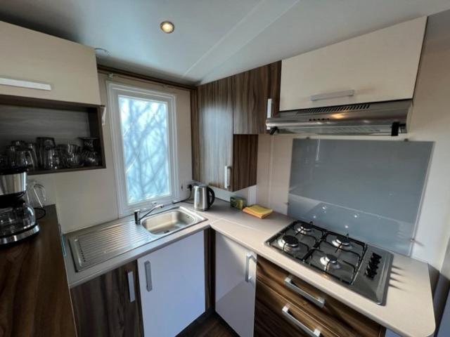 chalet kajuit 418 op 5 sterren camping bergumermeer Hotel Suameer Buitenkant foto